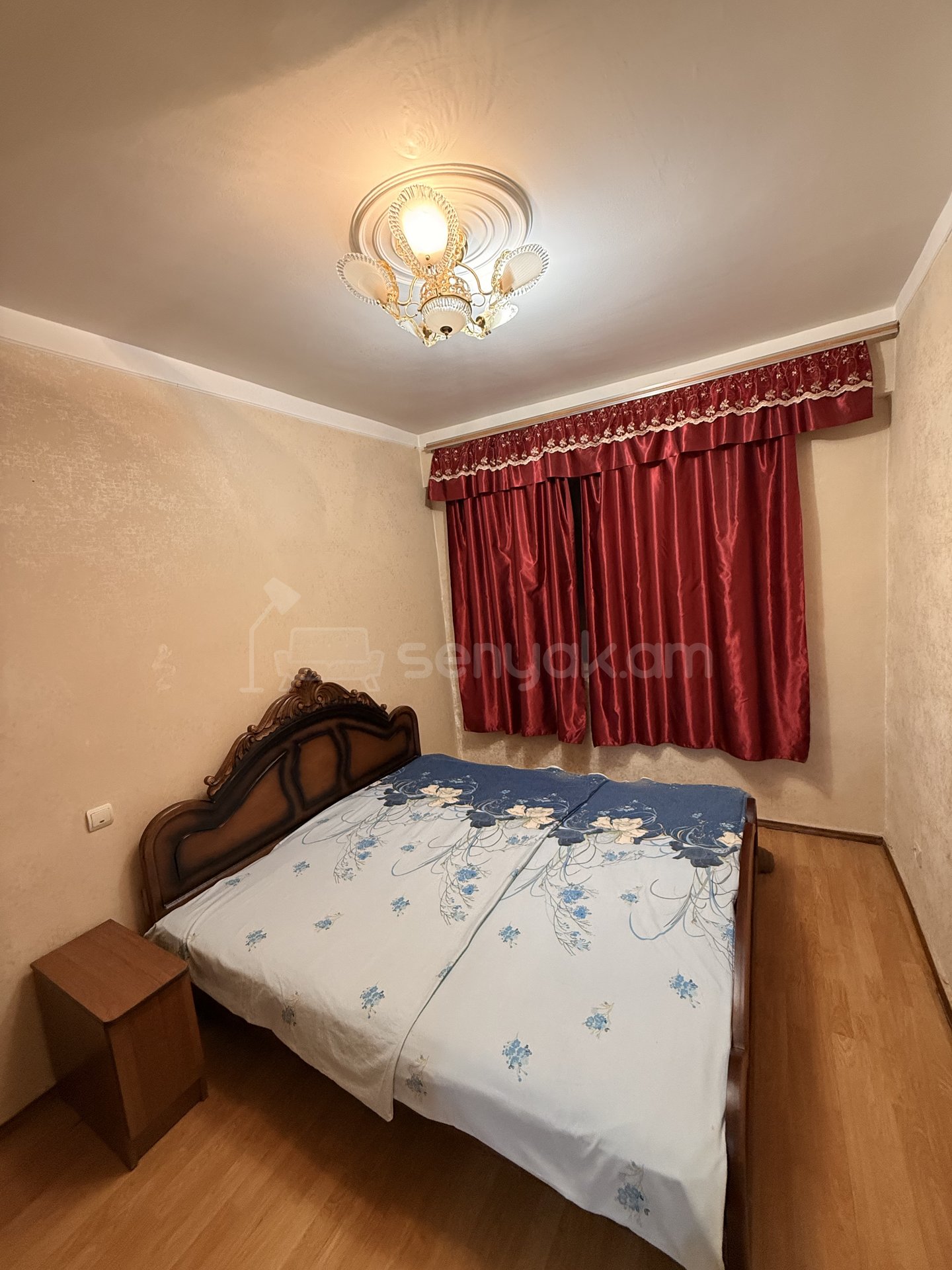4 Սենյականոց Բնակարան Քարե Շենքում, 90քմ, 3/5 հարկ, Նորմալ Վիճակում, Կահավորված, Արևկող