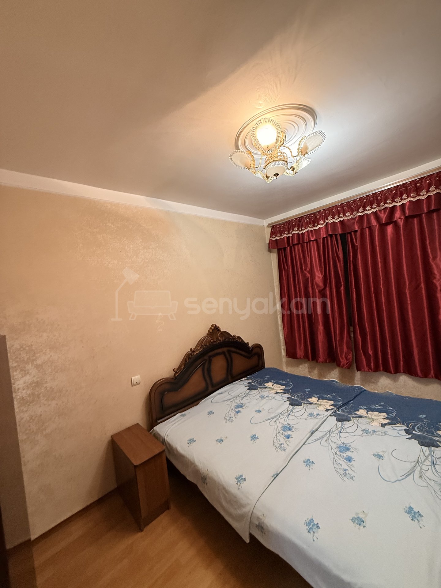 4 Սենյականոց Բնակարան Քարե Շենքում, 90քմ, 3/5 հարկ, Նորմալ Վիճակում, Կահավորված, Արևկող