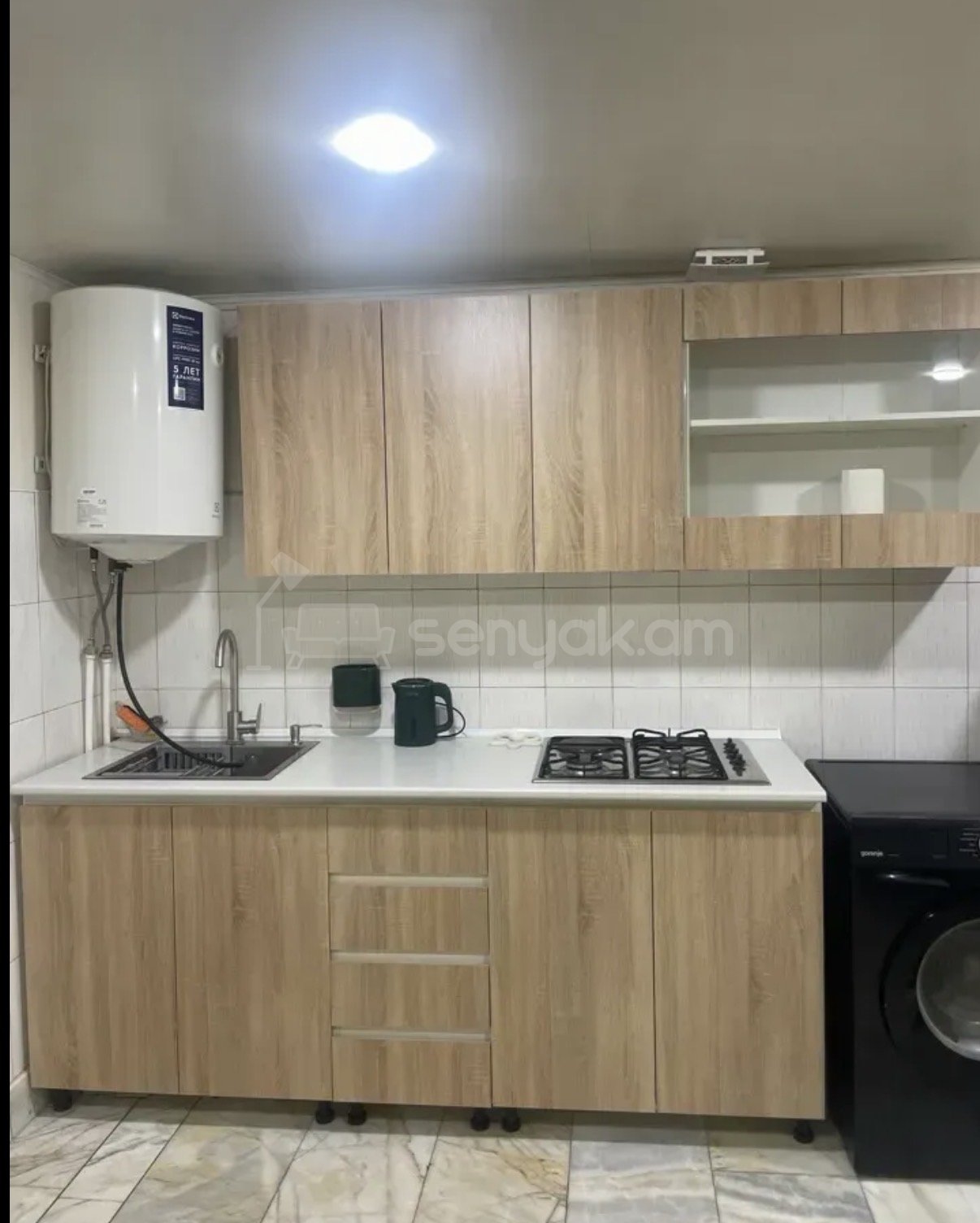 3 Սենյականոց Բնակարան Քարե Շենքում, 85քմ, 1/4 հարկ, Կապիտալ Վերանորոգված, Կահավորված
