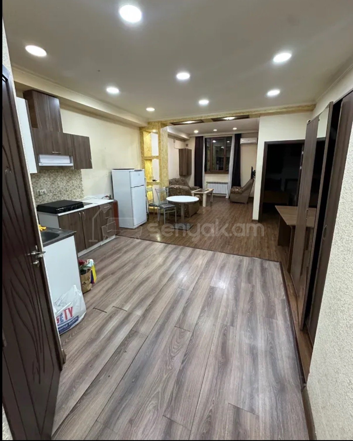 2 Սենյականոց Բնակարան Քարե Շենքում, 45քմ, 1/1 հարկ, Կապիտալ Վերանորոգված, Կահավորված