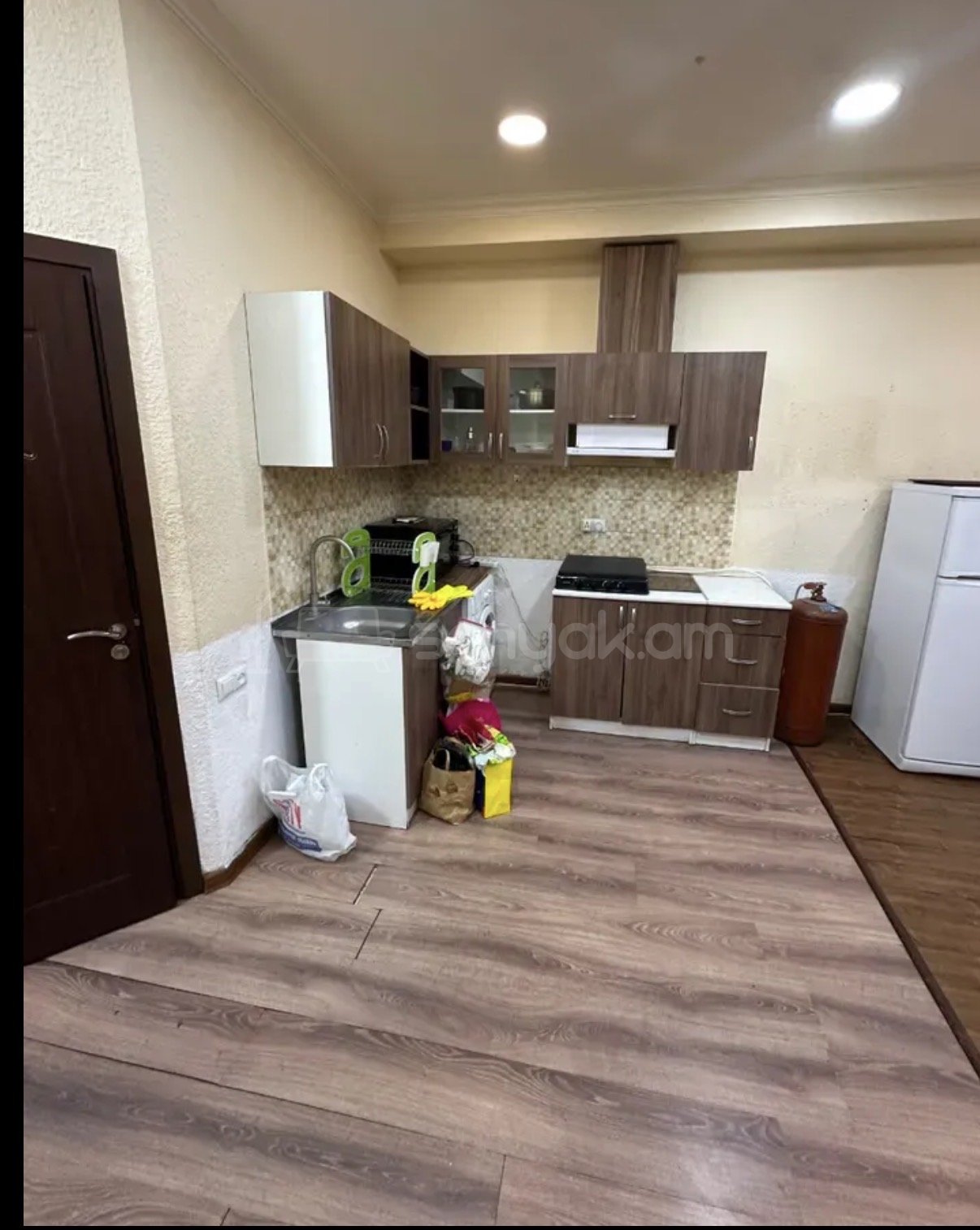 2 Սենյականոց Բնակարան Քարե Շենքում, 45քմ, 1/1 հարկ, Կապիտալ Վերանորոգված, Կահավորված