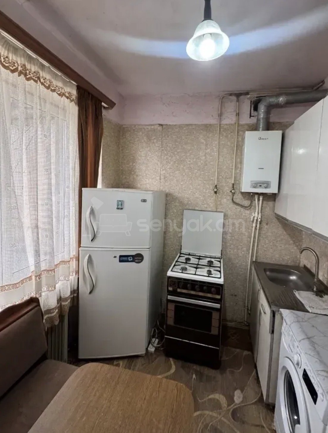 2 Սենյականոց Բնակարան Քարե Շենքում, 52քմ, 5/5 հարկ, Նորմալ Վիճակում