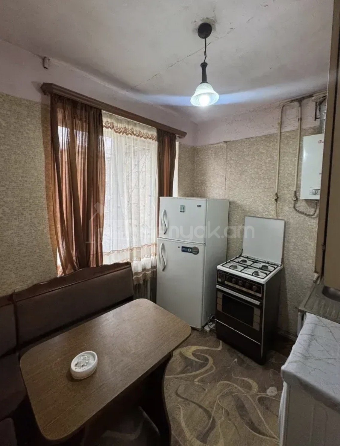 2 Սենյականոց Բնակարան Քարե Շենքում, 52քմ, 5/5 հարկ, Նորմալ Վիճակում