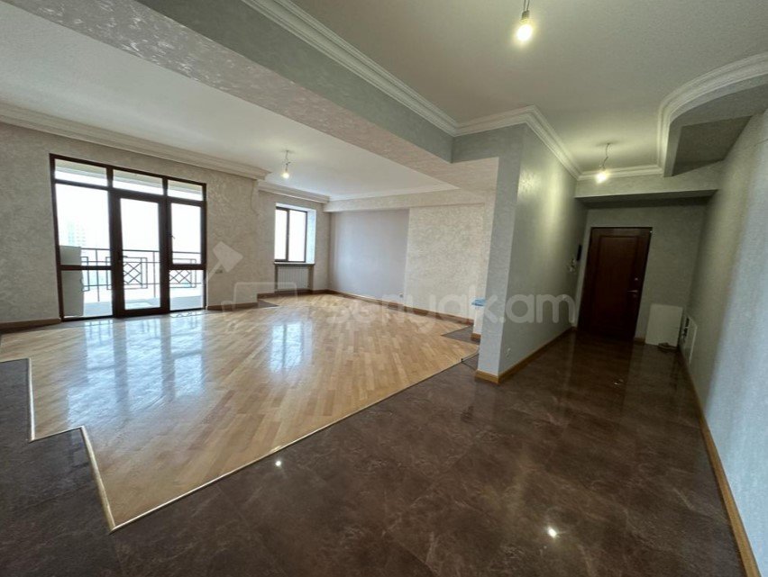 4 Սենյականոց Բնակարան Նորակառույցում, 180քմ, 10/15 հարկ, Դիզայներական Վերանորոգված
