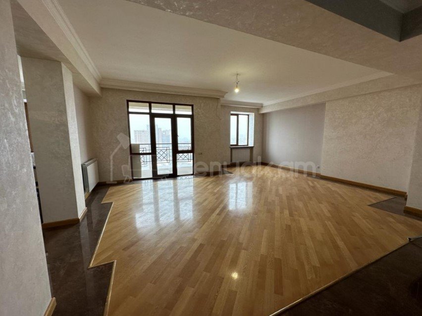 4 Սենյականոց Բնակարան Նորակառույցում, 180քմ, 10/15 հարկ, Դիզայներական Վերանորոգված