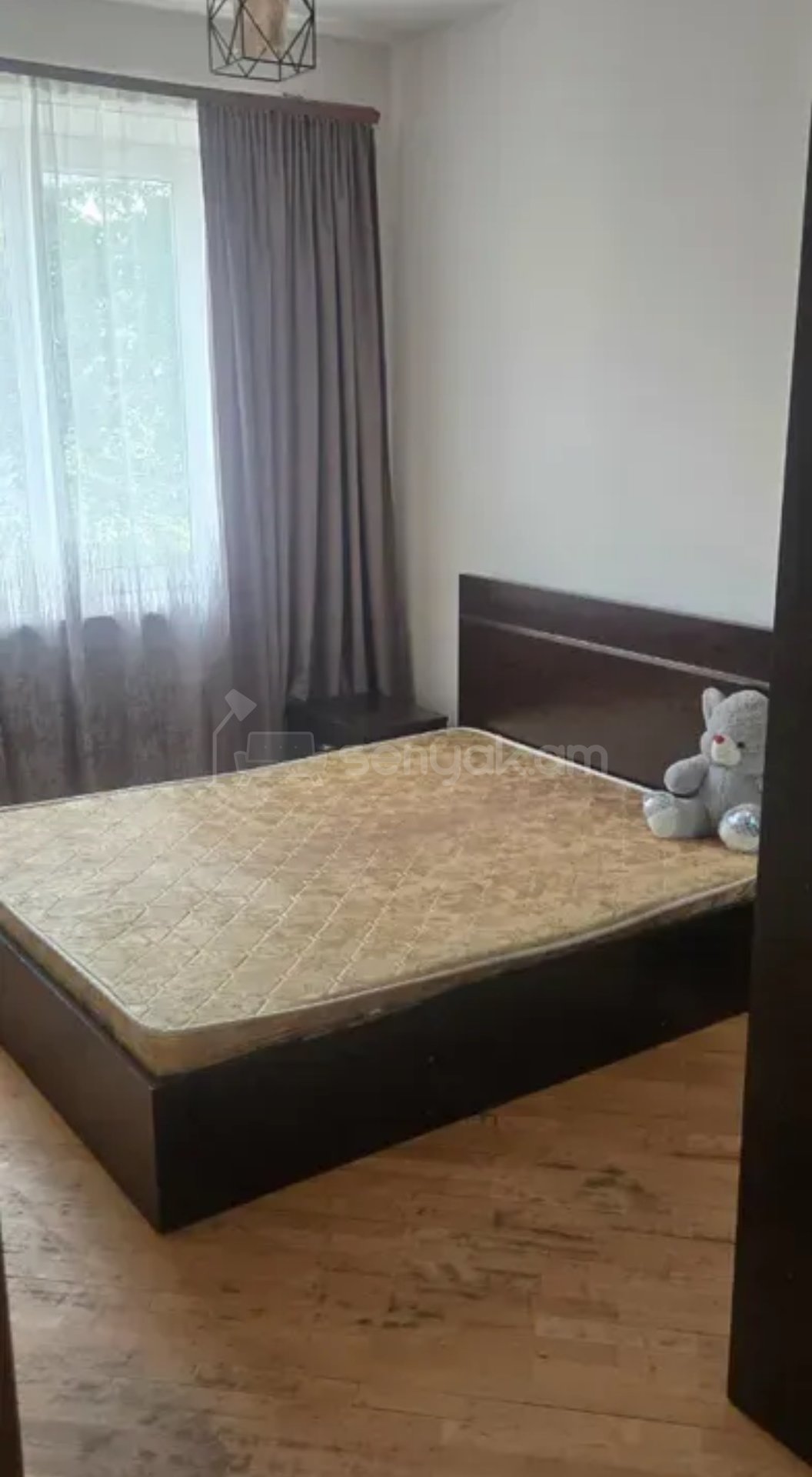 4 Սենյականոց Բնակարան Քարե Շենքում, 87քմ, 3/5 հարկ, Կապիտալ Վերանորոգված, Կահավորված