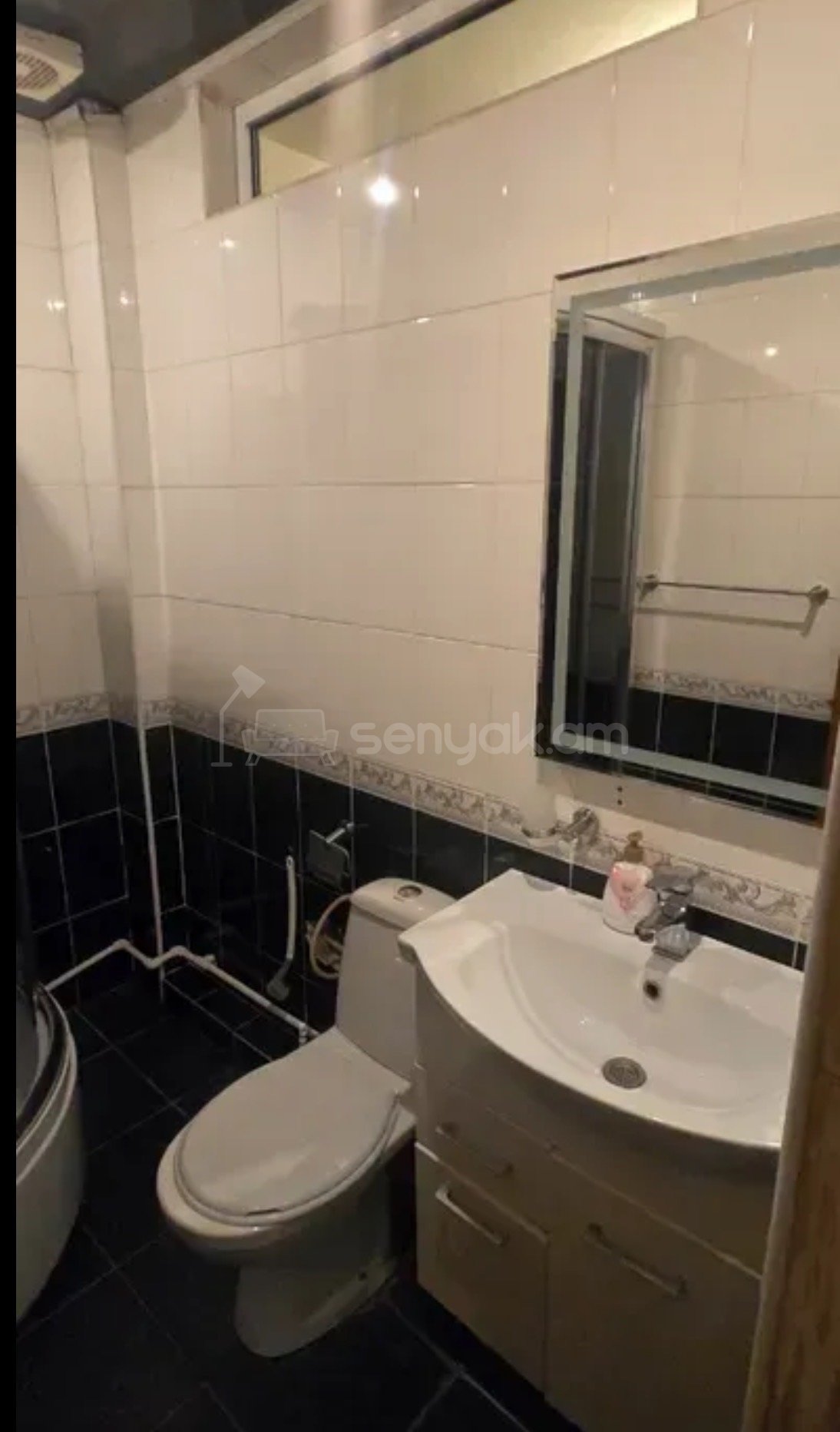 4 Սենյականոց Բնակարան Քարե Շենքում, 87քմ, 3/5 հարկ, Կապիտալ Վերանորոգված, Կահավորված
