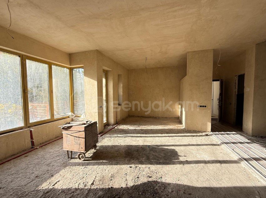 4 Սենյականոց Բնակարան Նորակառույցում, 157քմ, 1/3 հարկ, Զրոյական Վիճակում