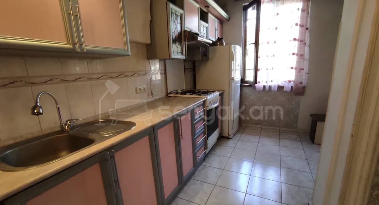 1 Սենյականոց Բնակարան Քարե Շենքում, 42քմ, 2/5 հարկ, Կապիտալ Վերանորոգված