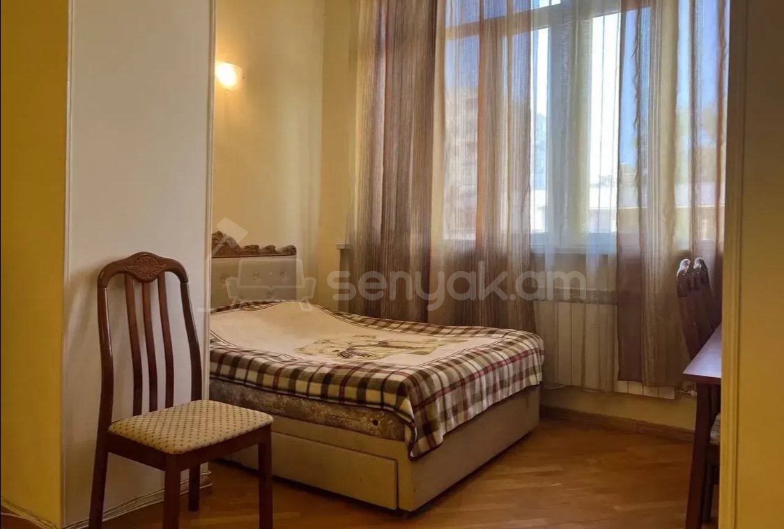 2 Սենյականոց Բնակարան Քարե Շենքում, 72քմ, 4/5 հարկ, Կապիտալ Վերանորոգված, Կահավորված