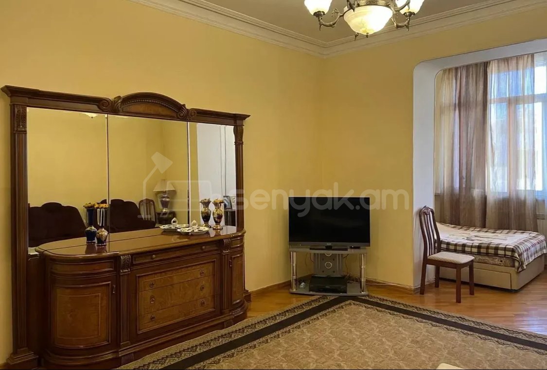 2 Սենյականոց Բնակարան Քարե Շենքում, 72քմ, 4/5 հարկ, Կապիտալ Վերանորոգված, Կահավորված