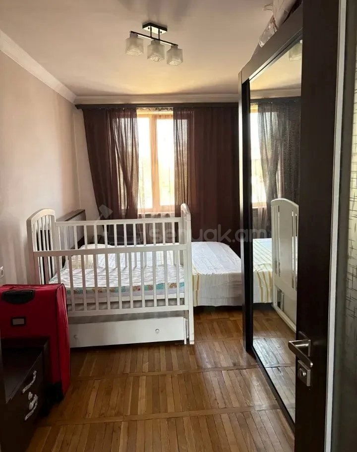 3 Սենյականոց Բնակարան, 81քմ, 5/5 հարկ, Նորմալ Վիճակում
