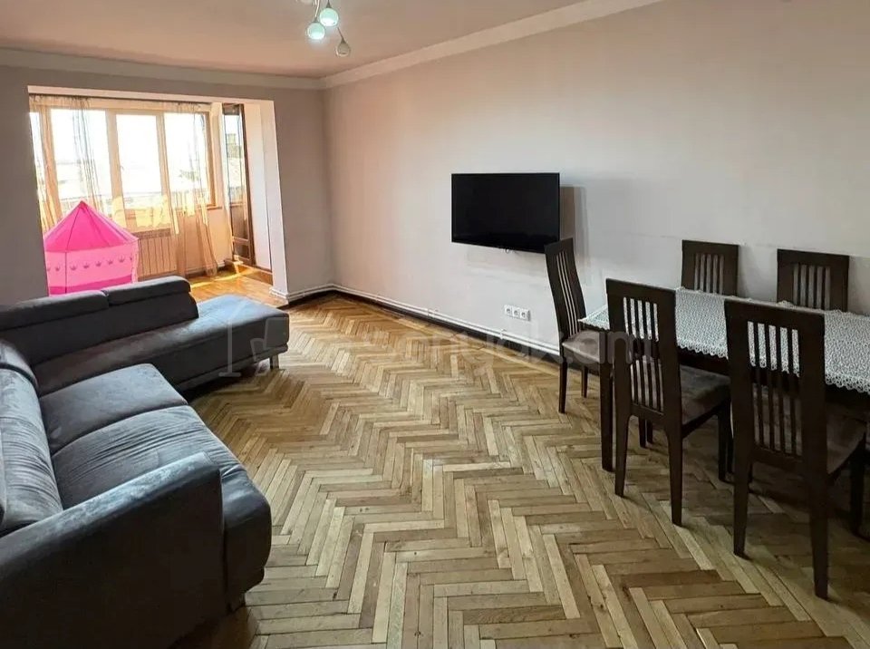 3 Սենյականոց Բնակարան, 81քմ, 5/5 հարկ, Նորմալ Վիճակում