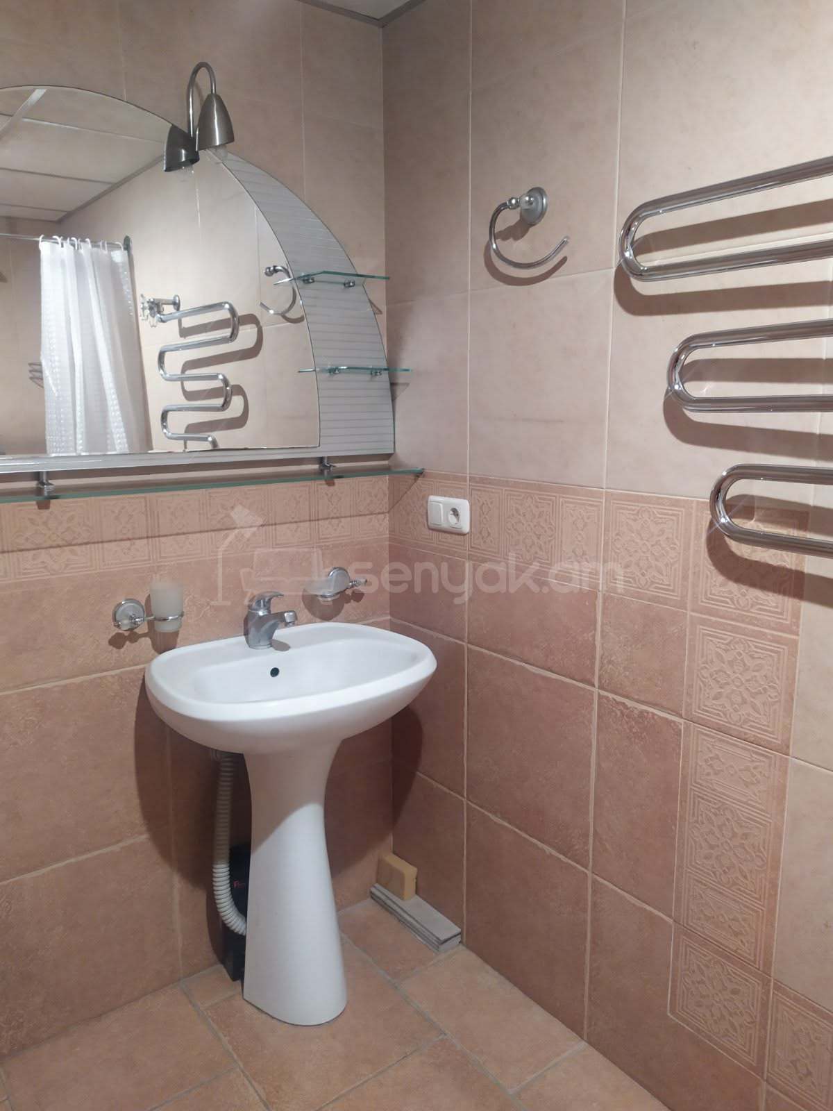2 Սենյականոց Բնակարան Քարե Շենքում, 55քմ, 5/5 հարկ, Կապիտալ Վերանորոգված, Կահավորված, Արևկող