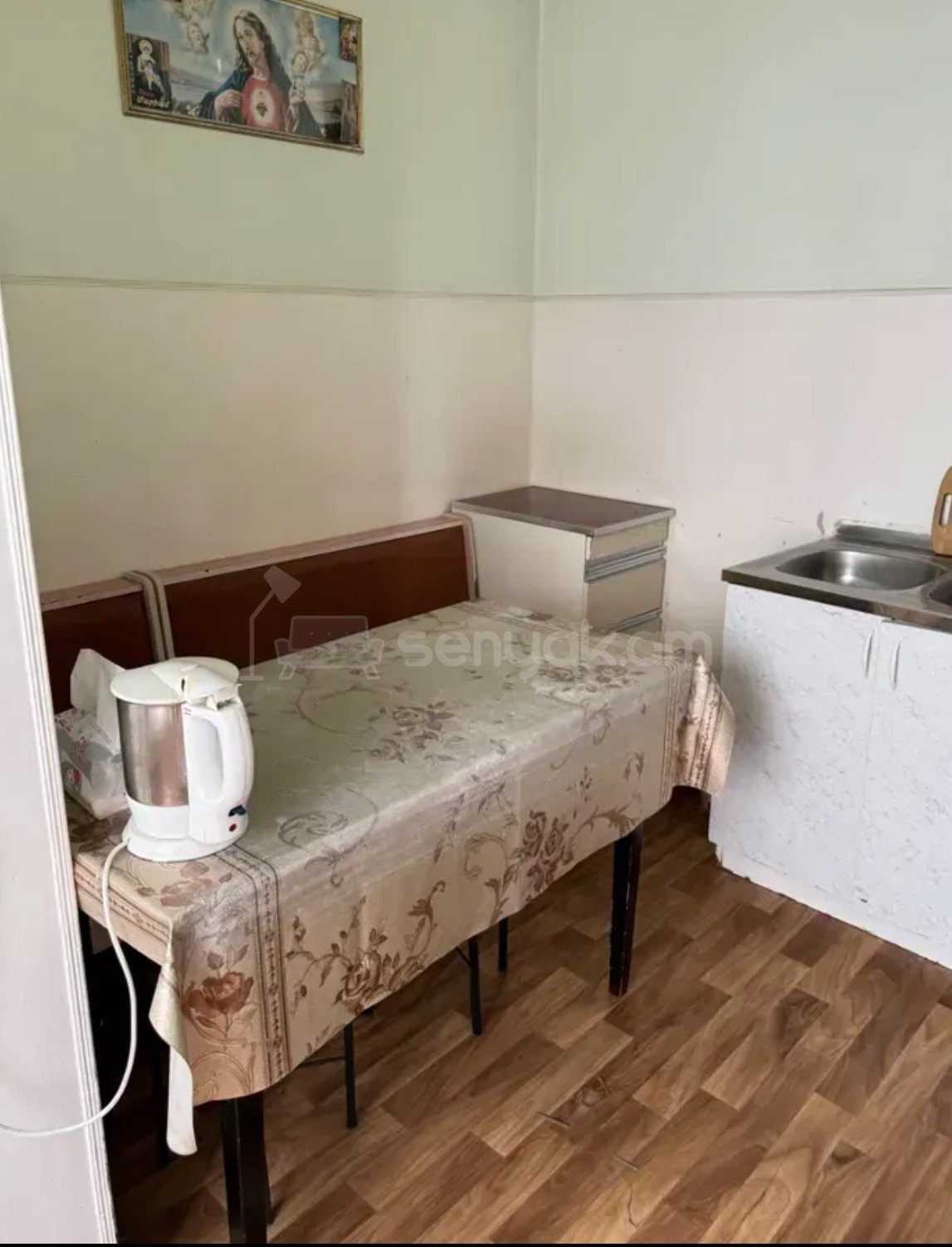 2 Սենյականոց Բնակարան Քարե Շենքում, 60քմ, 4/5 հարկ, Նորմալ Վիճակում, Կահավորված