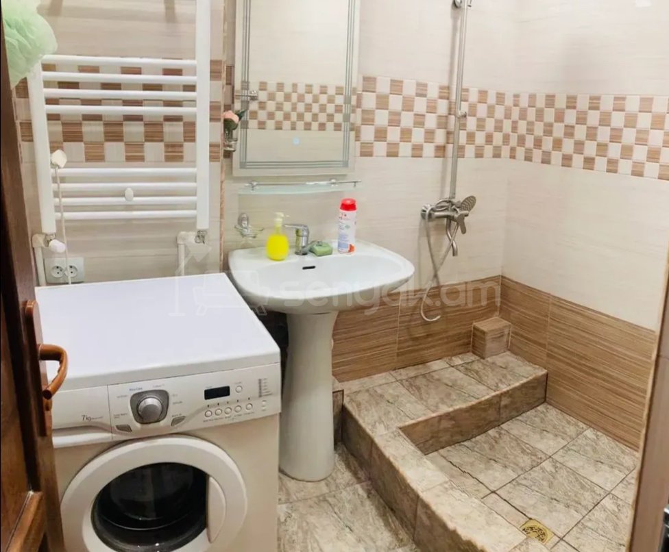 3 Սենյականոց Բնակարան, 99քմ, 2/9 հարկ, Կապիտալ Վերանորոգված, Կահավորված