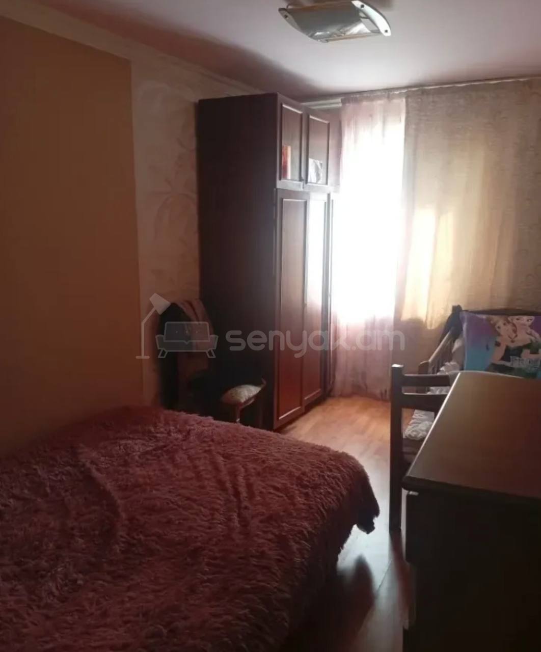 3 Սենյականոց Բնակարան Քարե Շենքում, 63քմ, 1/4 հարկ, Կապիտալ Վերանորոգված