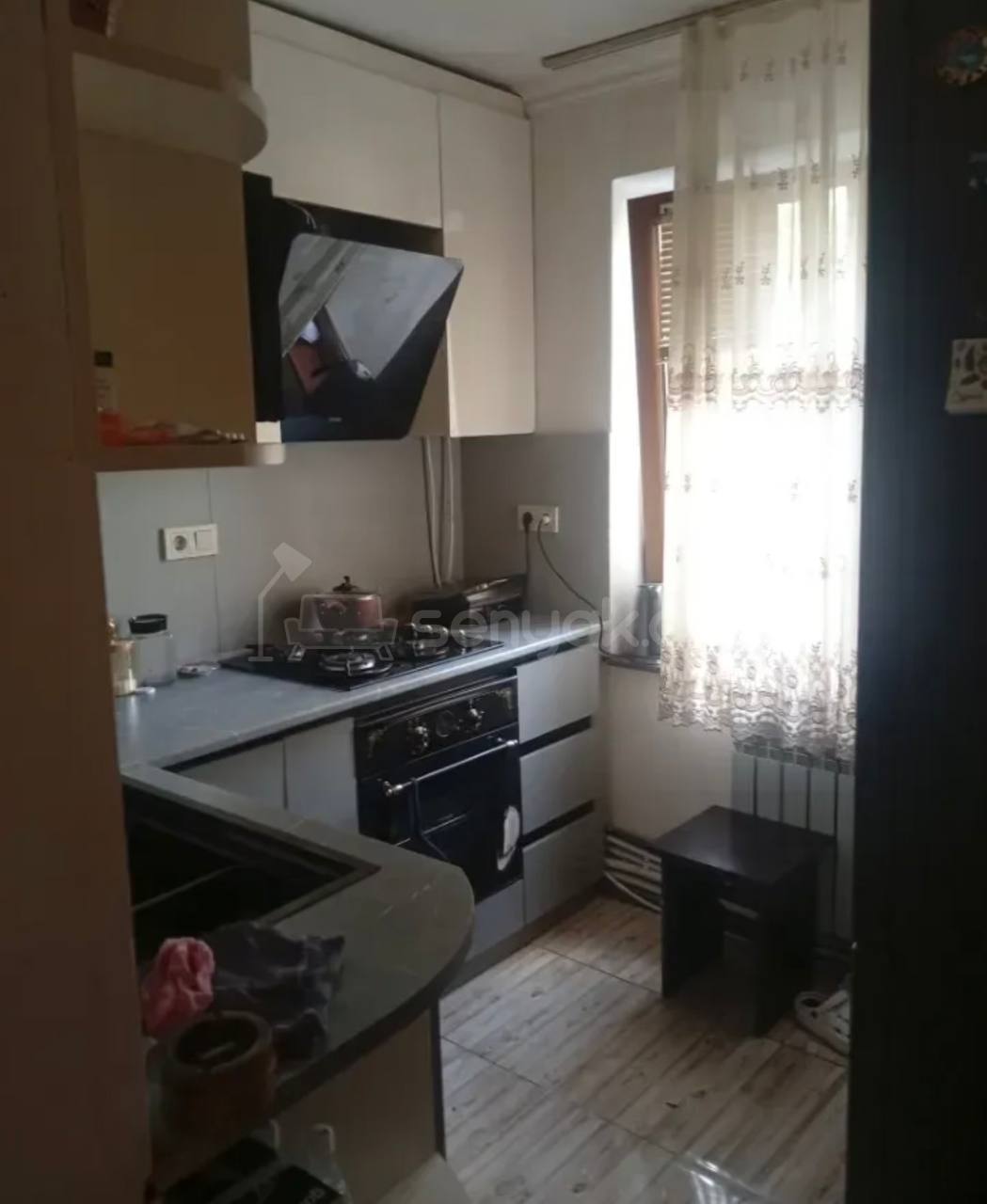 3 Սենյականոց Բնակարան Քարե Շենքում, 64քմ, 1/4 հարկ, Կապիտալ Վերանորոգված