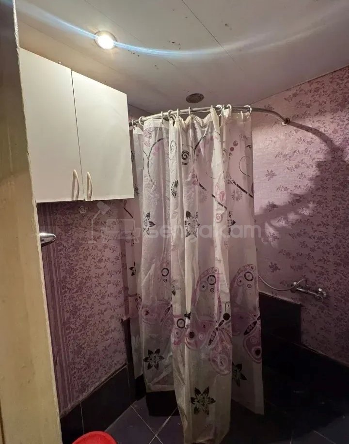 2 Սենյականոց Բնակարան Քարե Շենքում, 52քմ, 5/5 հարկ, Նորմալ Վիճակում