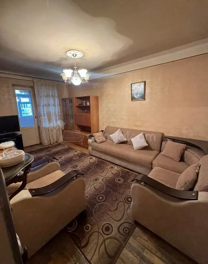 2 Սենյականոց Բնակարան Քարե Շենքում, 52քմ, 5/5 հարկ, Նորմալ Վիճակում