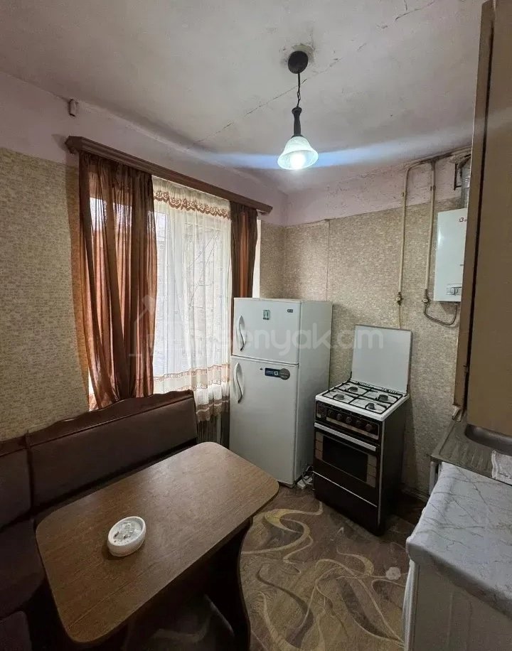 2 Սենյականոց Բնակարան Քարե Շենքում, 52քմ, 5/5 հարկ, Նորմալ Վիճակում