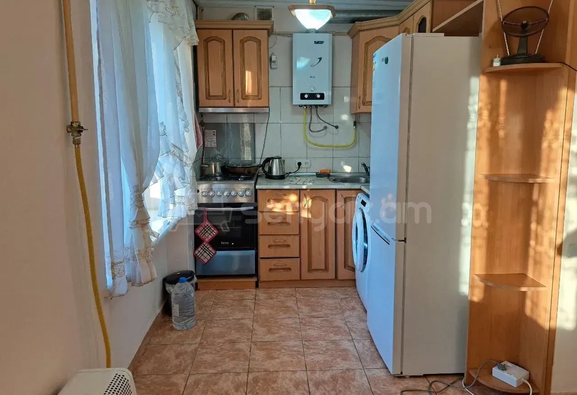2 Սենյականոց Բնակարան Քարե Շենքում, 50քմ, 2/5 հարկ, Նորմալ Վիճակում
