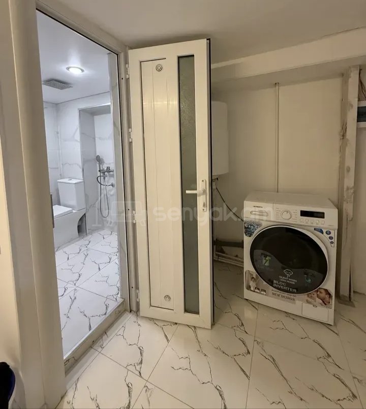 3 Սենյականոց Բնակարան Քարե Շենքում, 68քմ, 2/2 հարկ, Նորմալ Վիճակում, Կահավորված, Արևկող