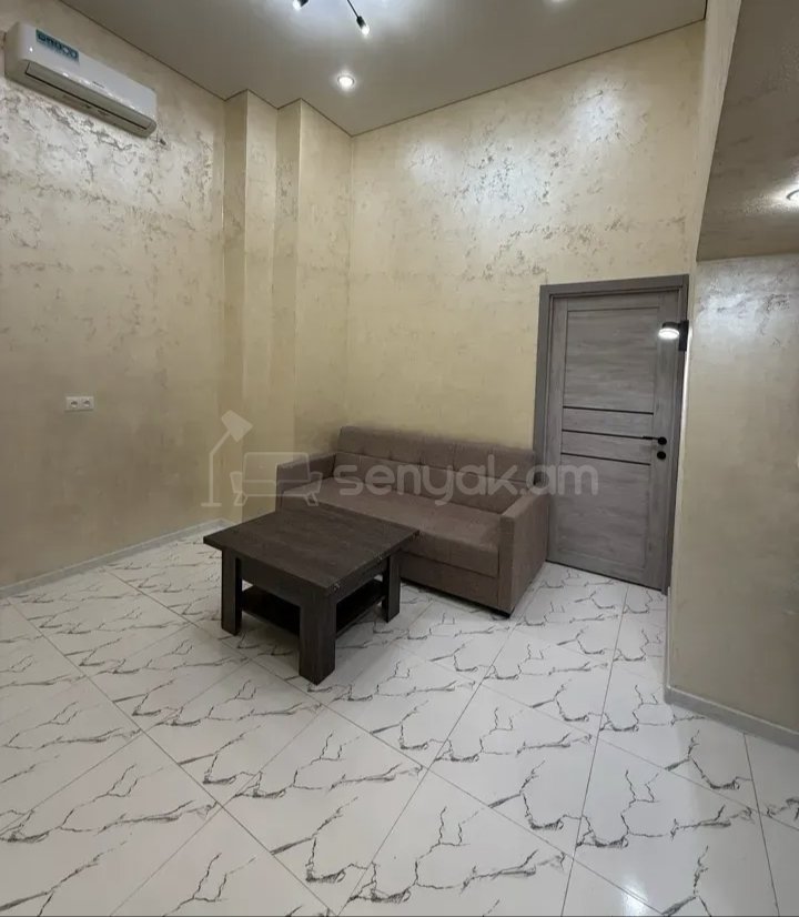 3 Սենյականոց Բնակարան Քարե Շենքում, 68քմ, 2/2 հարկ, Նորմալ Վիճակում, Կահավորված, Արևկող