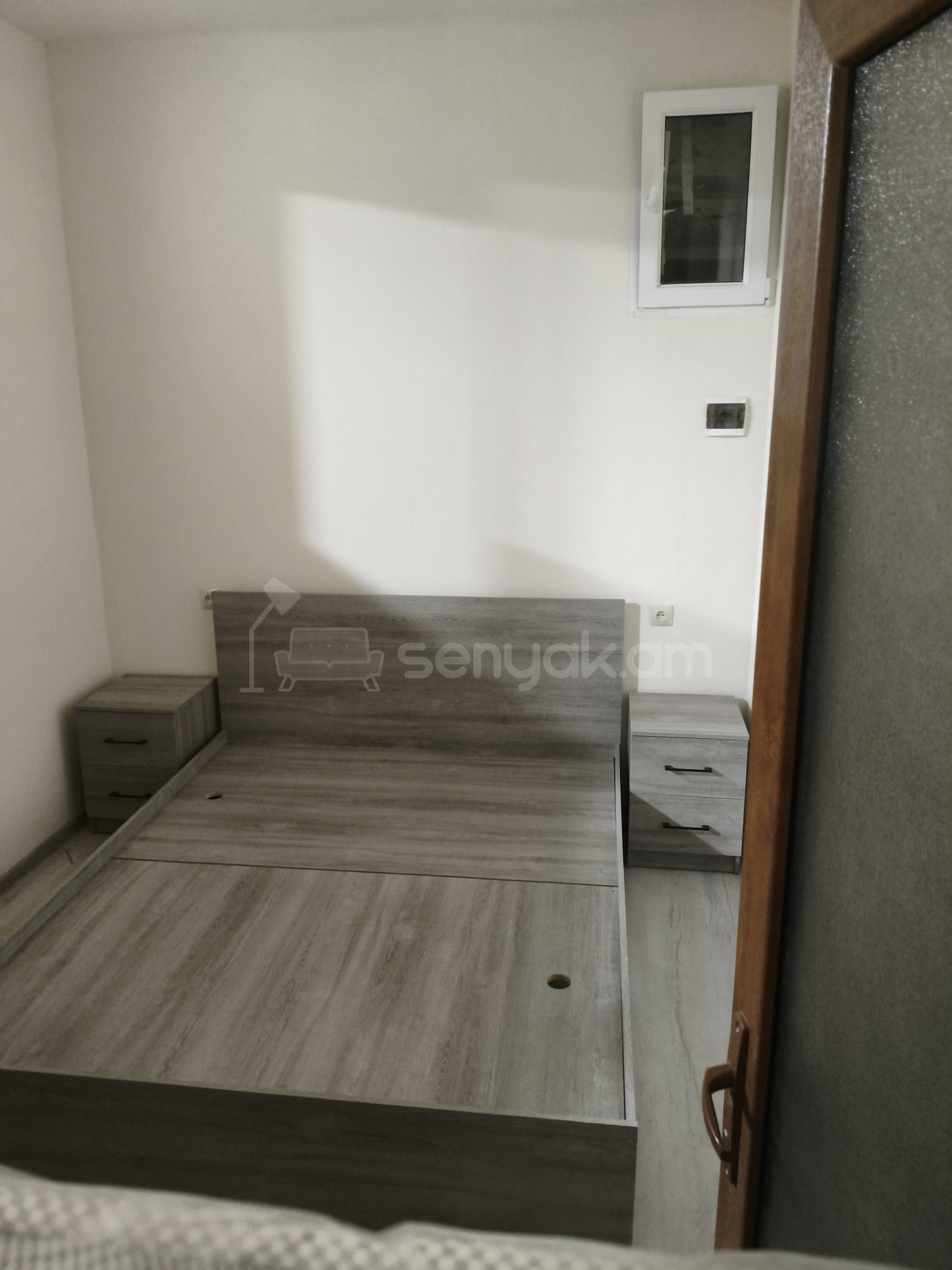3 Սենյականոց Բնակարան Քարե Շենքում, 58քմ, 1/1 հարկ, Կապիտալ Վերանորոգված, Կահավորված