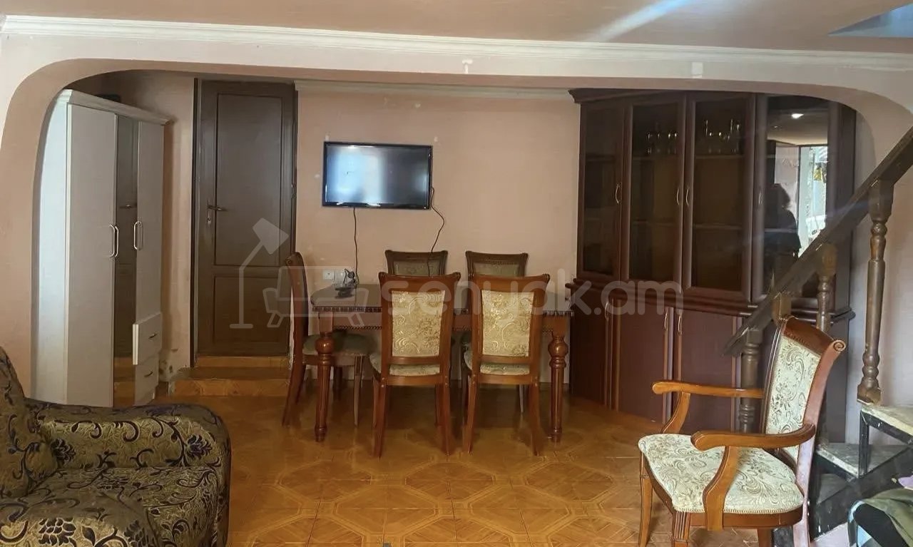 2 Սենյականոց Բնակարան Քարե Շենքում, 56քմ, 1/1 հարկ, Նորմալ Վիճակում, Կահավորված, Արևկող