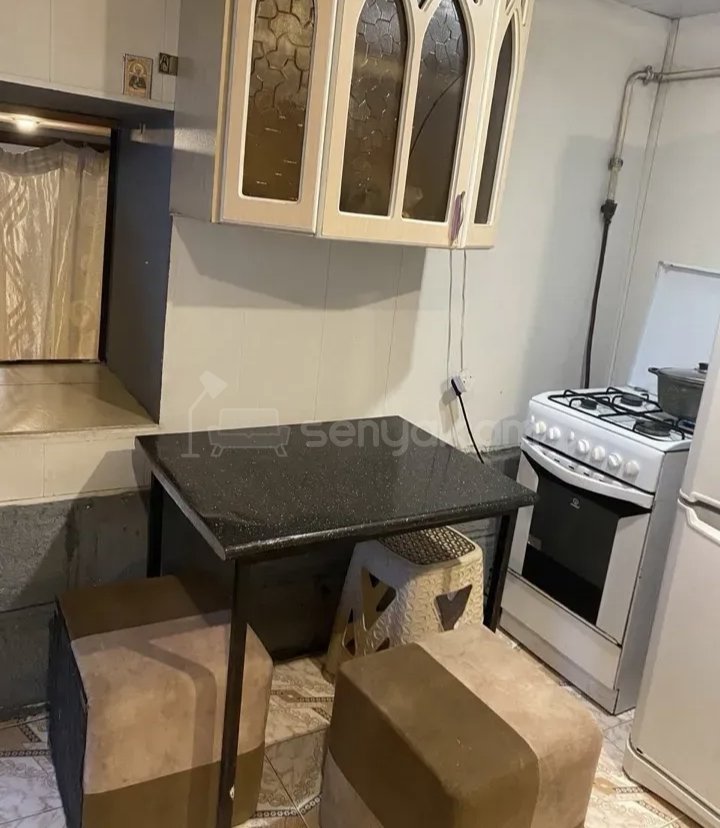 2 Սենյականոց Բնակարան Քարե Շենքում, 56քմ, 1/1 հարկ, Նորմալ Վիճակում, Կահավորված, Արևկող