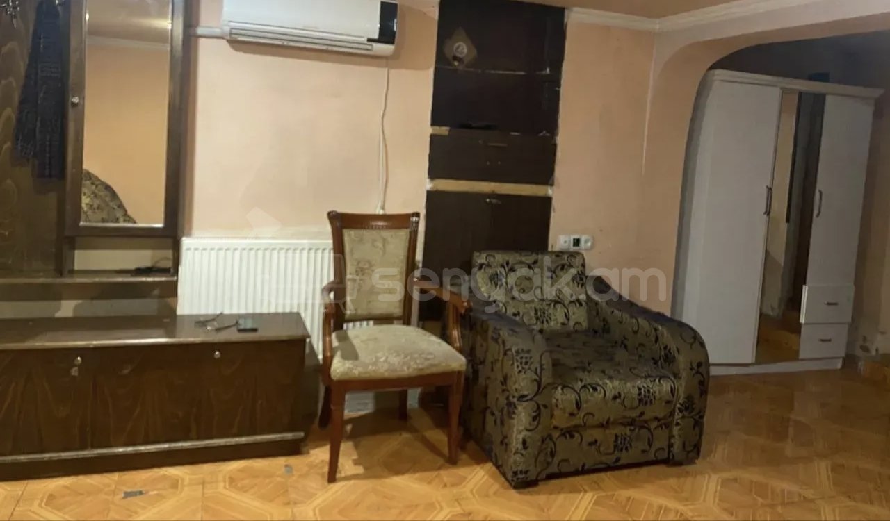 2 Սենյականոց Բնակարան Քարե Շենքում, 56քմ, 1/1 հարկ, Նորմալ Վիճակում, Կահավորված, Արևկող