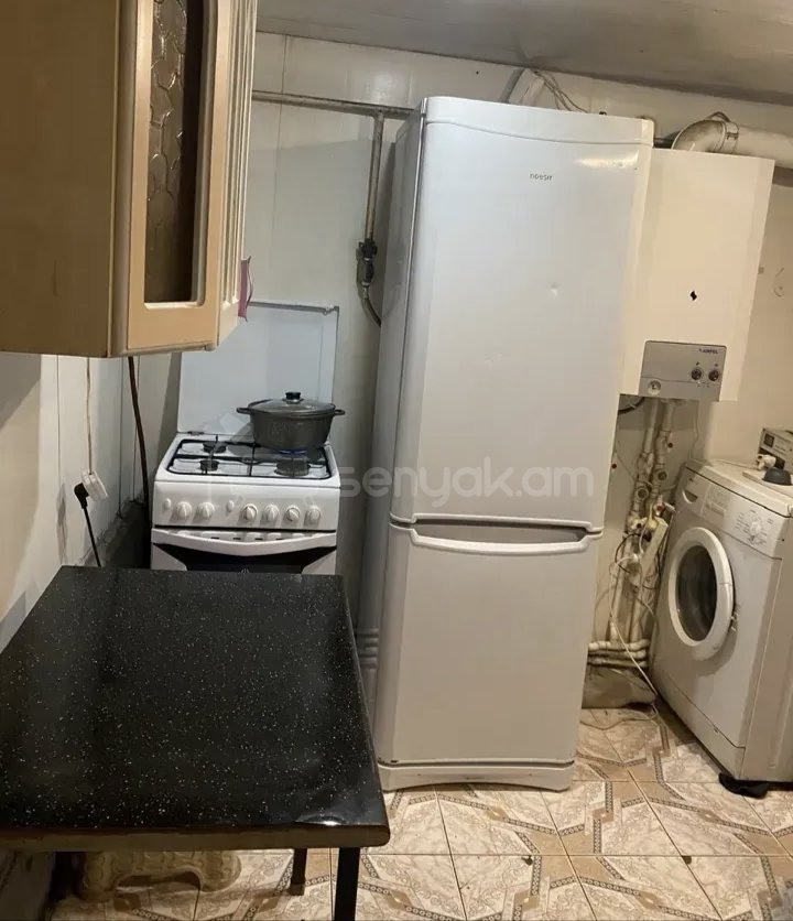 2 Սենյականոց Բնակարան Քարե Շենքում, 56քմ, 1/1 հարկ, Նորմալ Վիճակում, Կահավորված, Արևկող