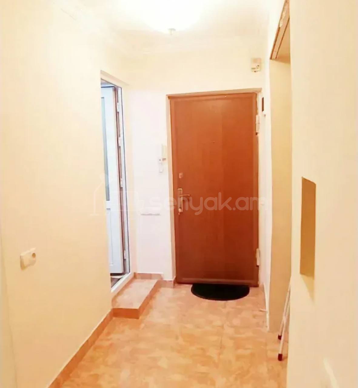 2 Սենյականոց Բնակարան Քարե Շենքում, 50քմ, 2/5 հարկ, Կապիտալ Վերանորոգված