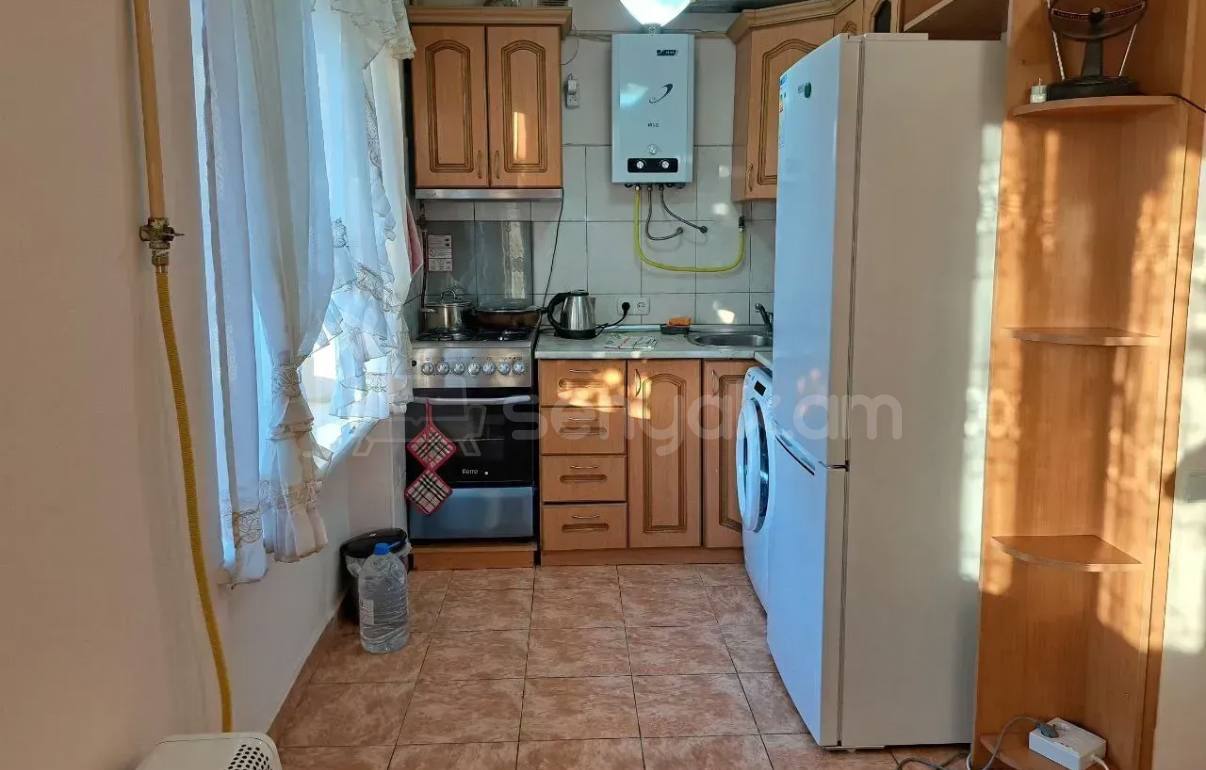 2 Սենյականոց Բնակարան Քարե Շենքում, 50քմ, 2/5 հարկ, Կապիտալ Վերանորոգված