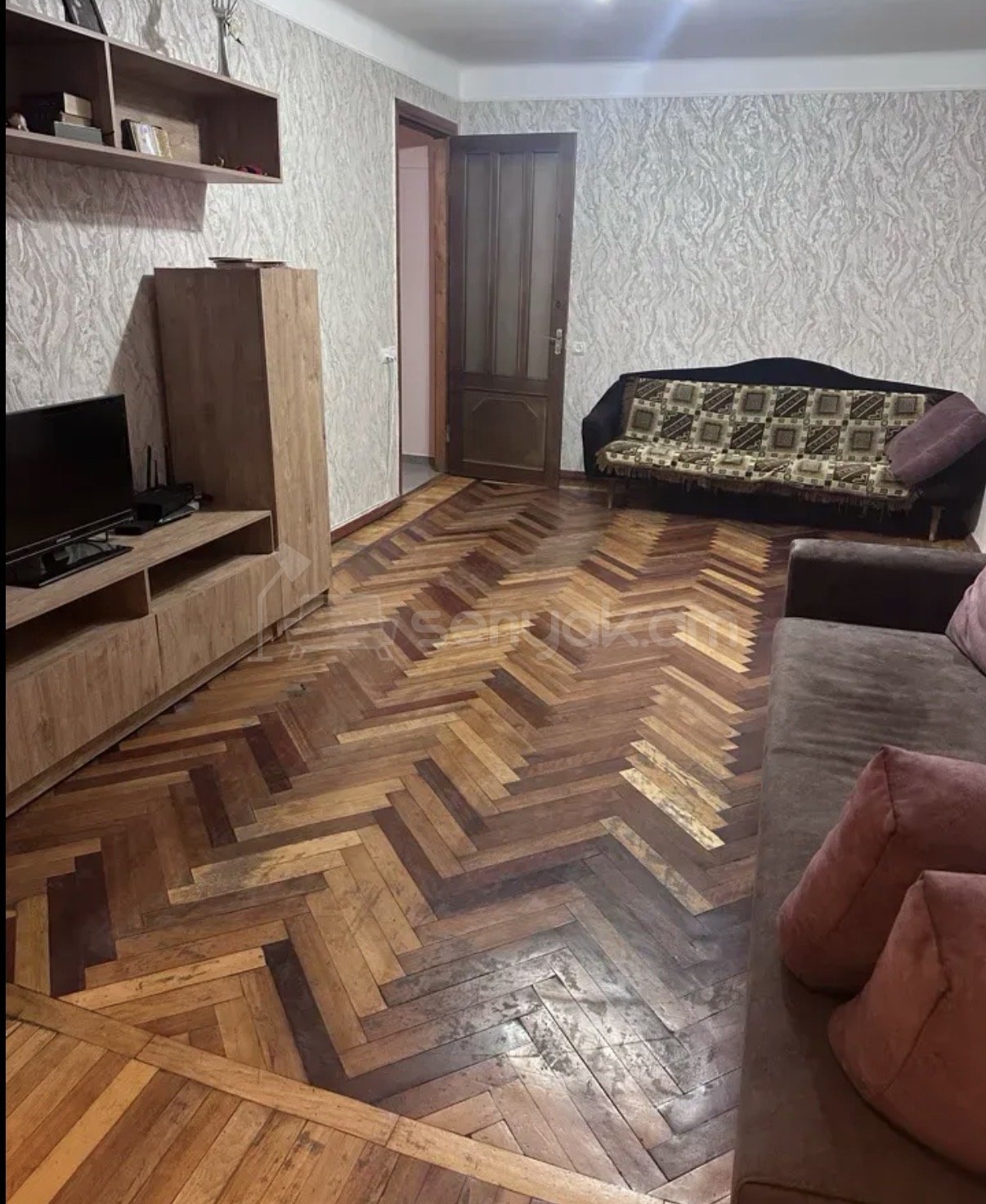 3 Սենյականոց Բնակարան Քարե Շենքում, 76քմ, 2/4 հարկ, Կապիտալ Վերանորոգված, Կահավորված