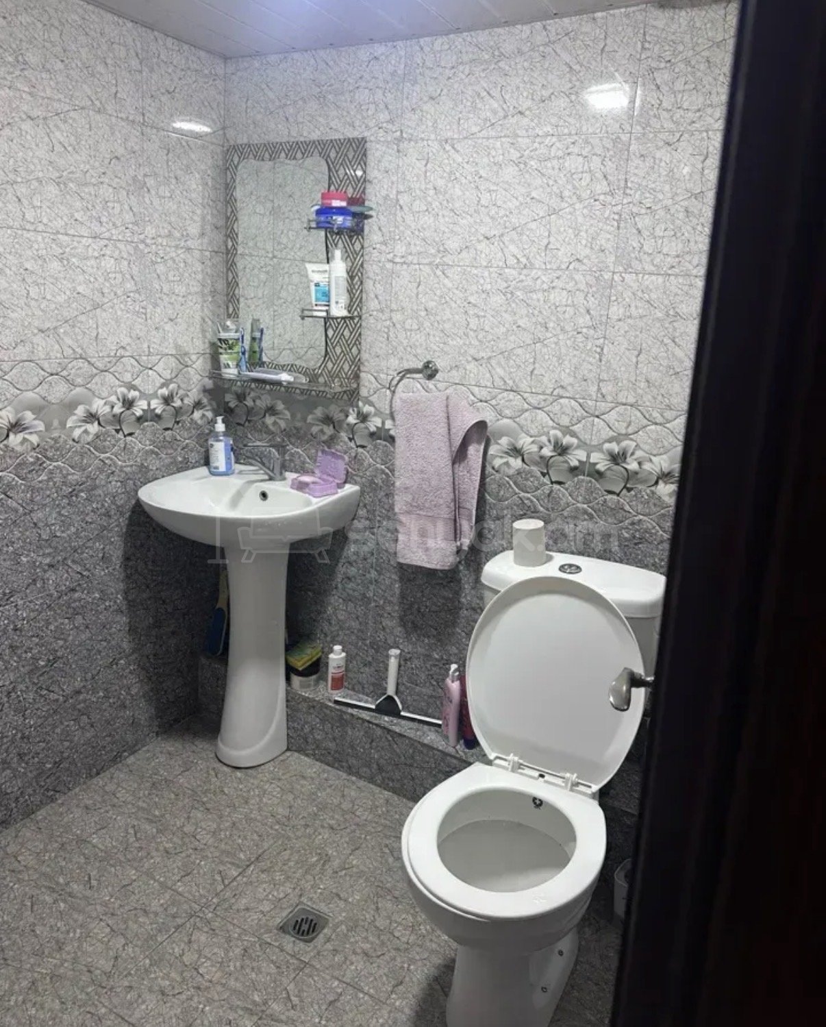 3 Սենյականոց Բնակարան Քարե Շենքում, 76քմ, 2/4 հարկ, Կապիտալ Վերանորոգված, Կահավորված