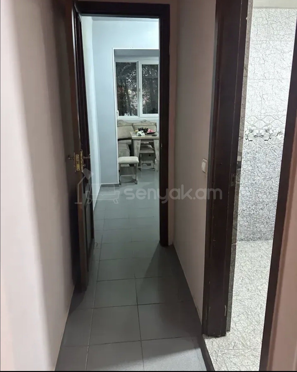 3 Սենյականոց Բնակարան Քարե Շենքում, 76քմ, 2/4 հարկ, Կապիտալ Վերանորոգված, Կահավորված
