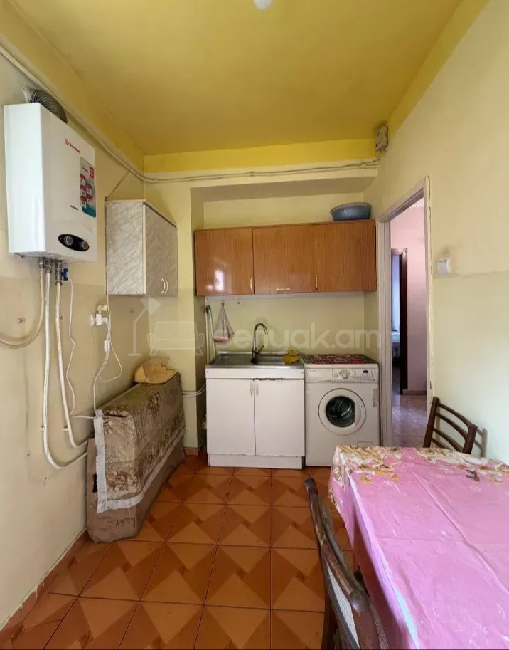 3 Սենյականոց Բնակարան, 70քմ, 4/9 հարկ, Նորմալ Վիճակում, Կահավորված