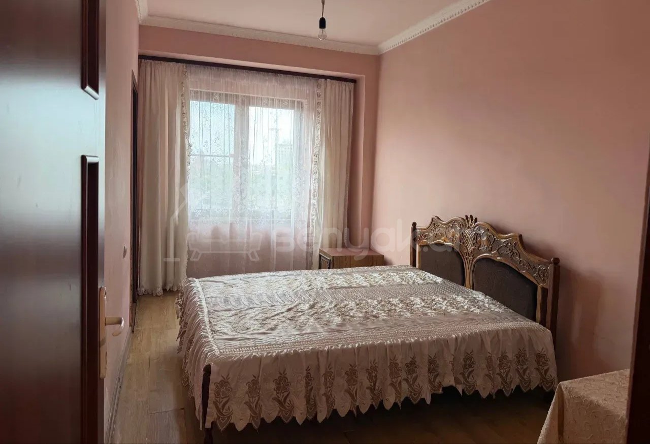 3 Սենյականոց Բնակարան, 70քմ, 4/9 հարկ, Նորմալ Վիճակում, Կահավորված