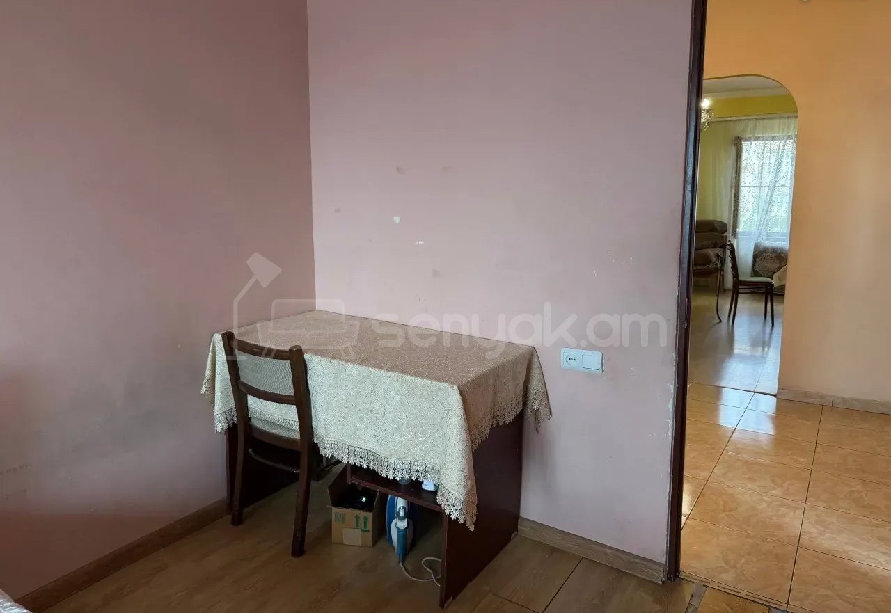 3 Սենյականոց Բնակարան, 70քմ, 4/9 հարկ, Նորմալ Վիճակում, Կահավորված