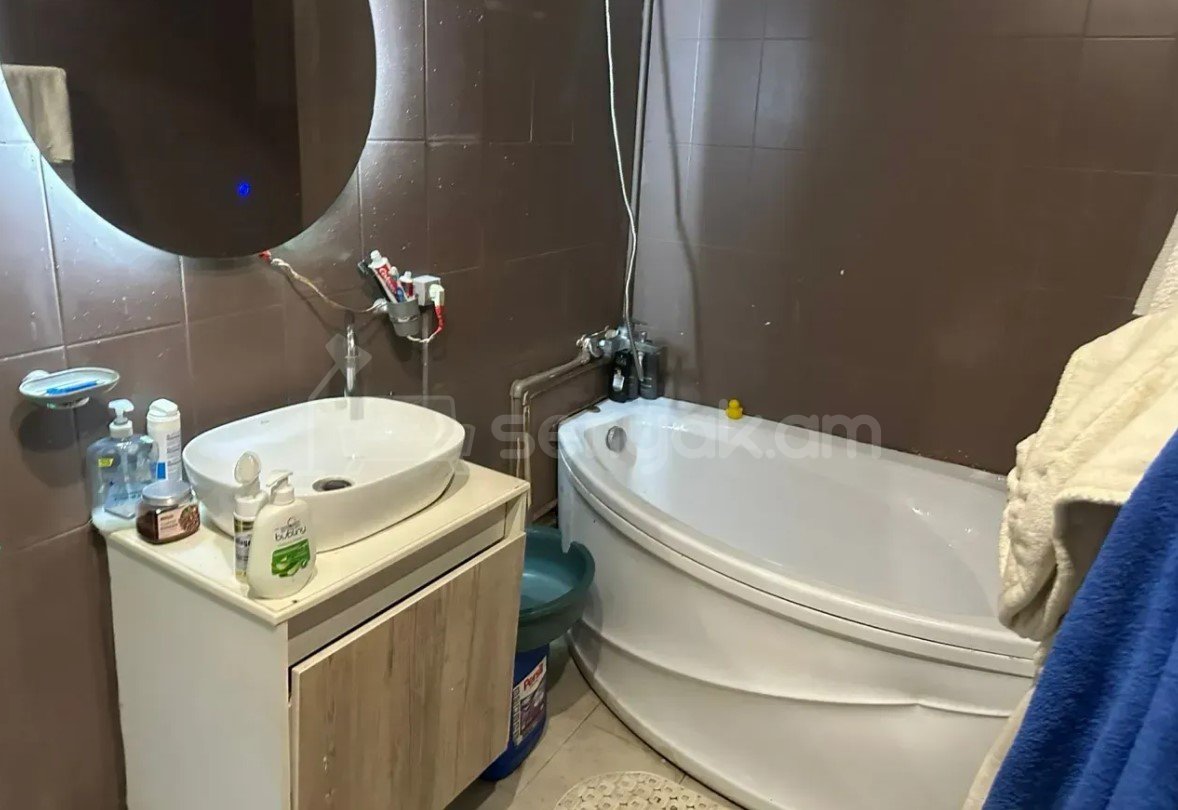 3 Սենյականոց Բնակարան, 99քմ, 2/10 հարկ, Նորմալ Վիճակում