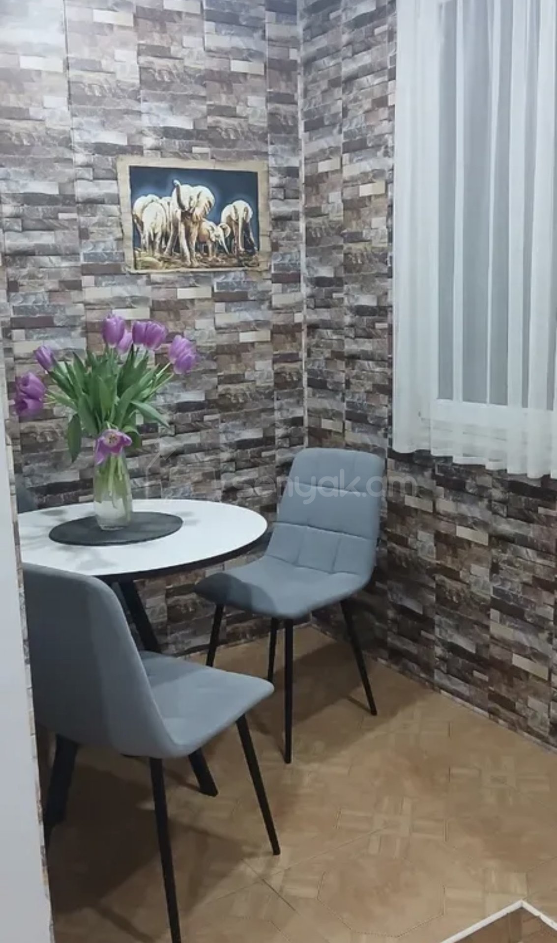2 Սենյականոց Բնակարան Քարե Շենքում, 80քմ, 5/5 հարկ, Կապիտալ Վերանորոգված