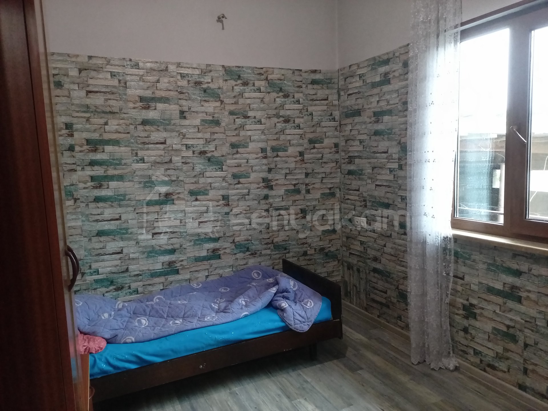 2 Սենյականոց Բնակարան Քարե Շենքում, 35քմ, 2/2 հարկ, Նորմալ Վիճակում, Կահավորված