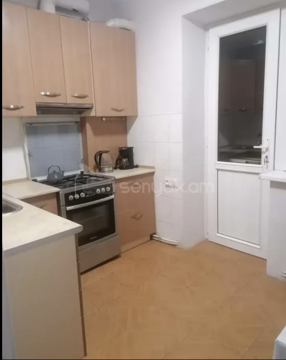 3 Սենյականոց Բնակարան Քարե Շենքում, 57քմ, 5/5 հարկ, Կապիտալ Վերանորոգված