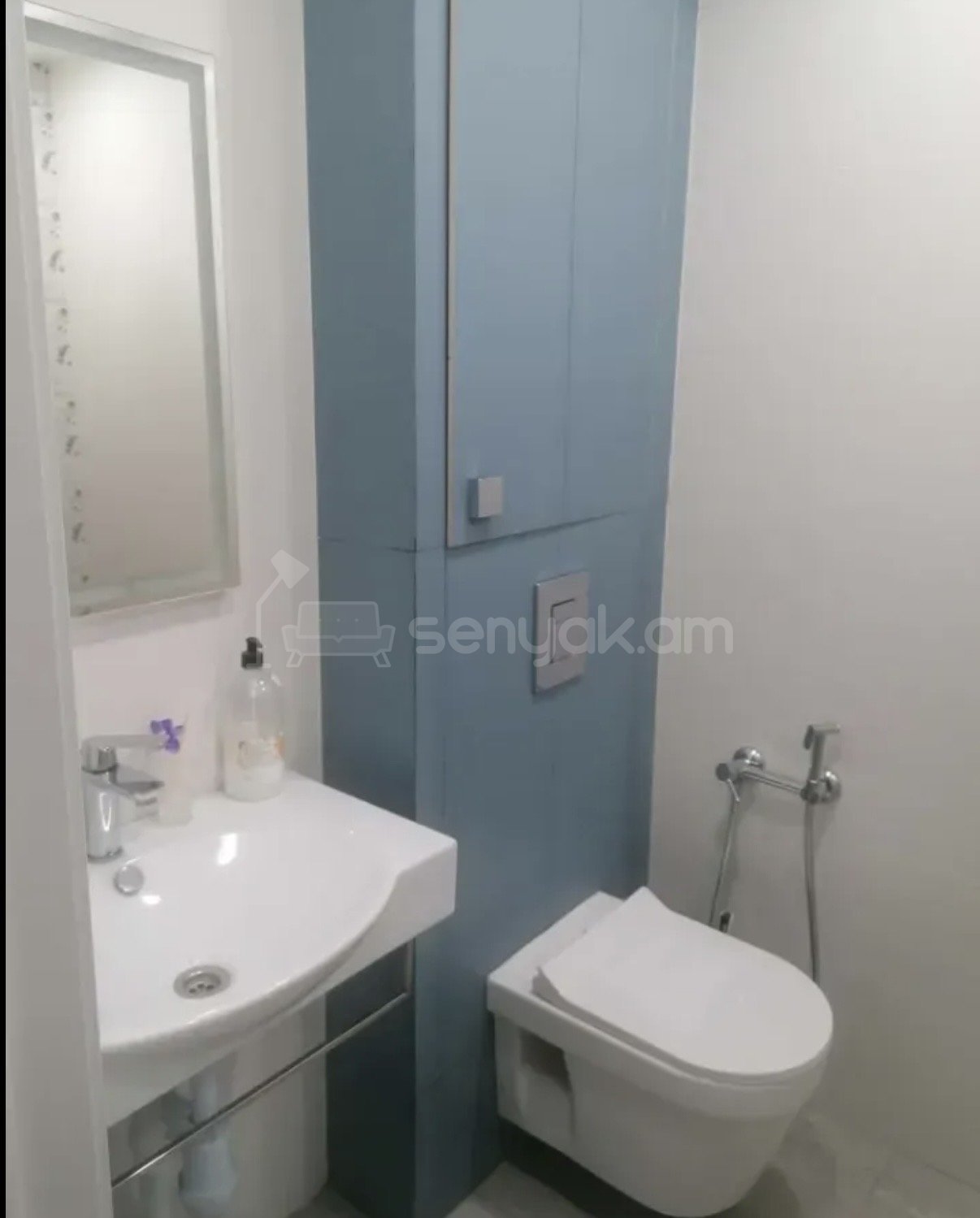 3 Սենյականոց Բնակարան Քարե Շենքում, 57քմ, 5/5 հարկ, Կապիտալ Վերանորոգված