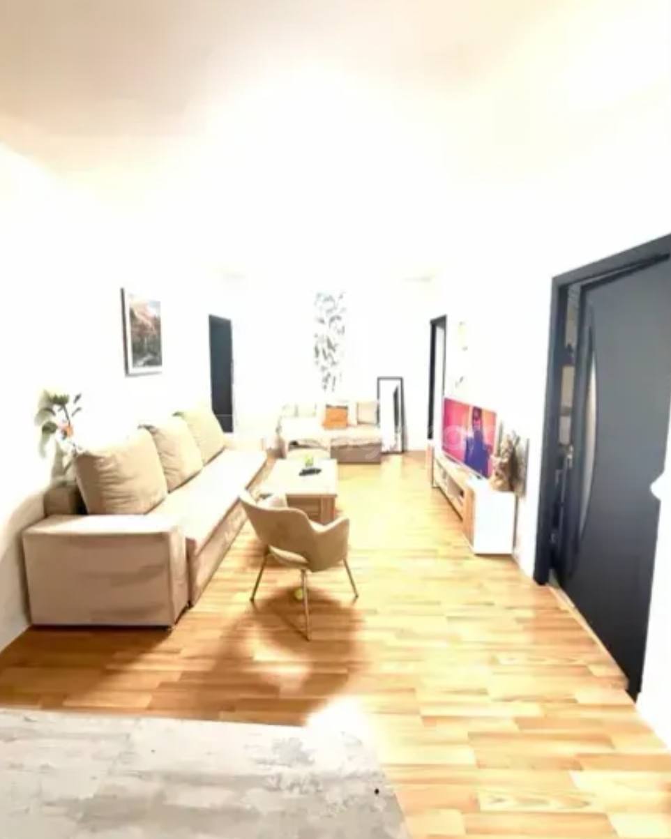 3 Սենյականոց Բնակարան Քարե Շենքում, 55քմ, 1/5 հարկ, Կապիտալ Վերանորոգված