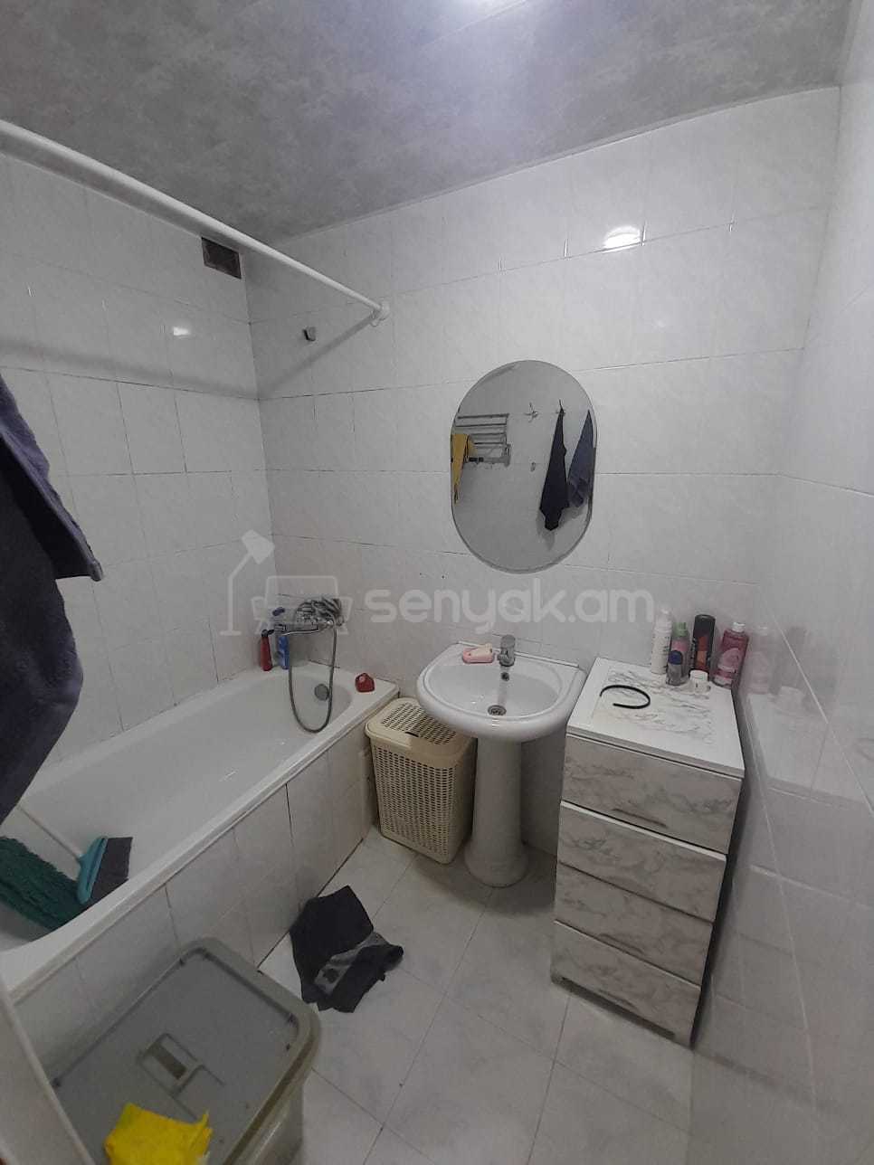 2 Սենյականոց Բնակարան Քարե Շենքում, 56քմ, 1/5 հարկ, Նորմալ Վիճակում