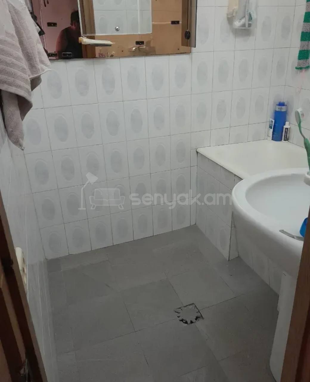 4 Սենյականոց Բնակարան Քարե Շենքում, 78քմ, 2/9 հարկ, Նորմալ Վիճակում, Կահավորված