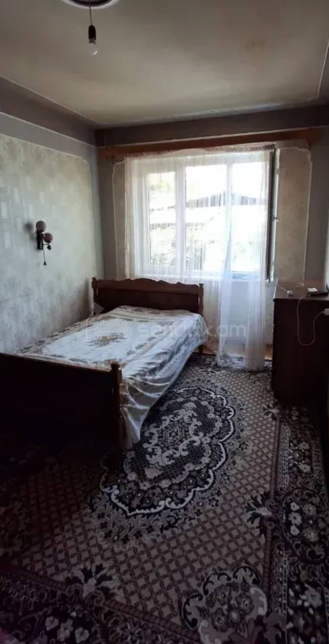 4 Սենյականոց Բնակարան Քարե Շենքում, 78քմ, 2/9 հարկ, Նորմալ Վիճակում, Կահավորված